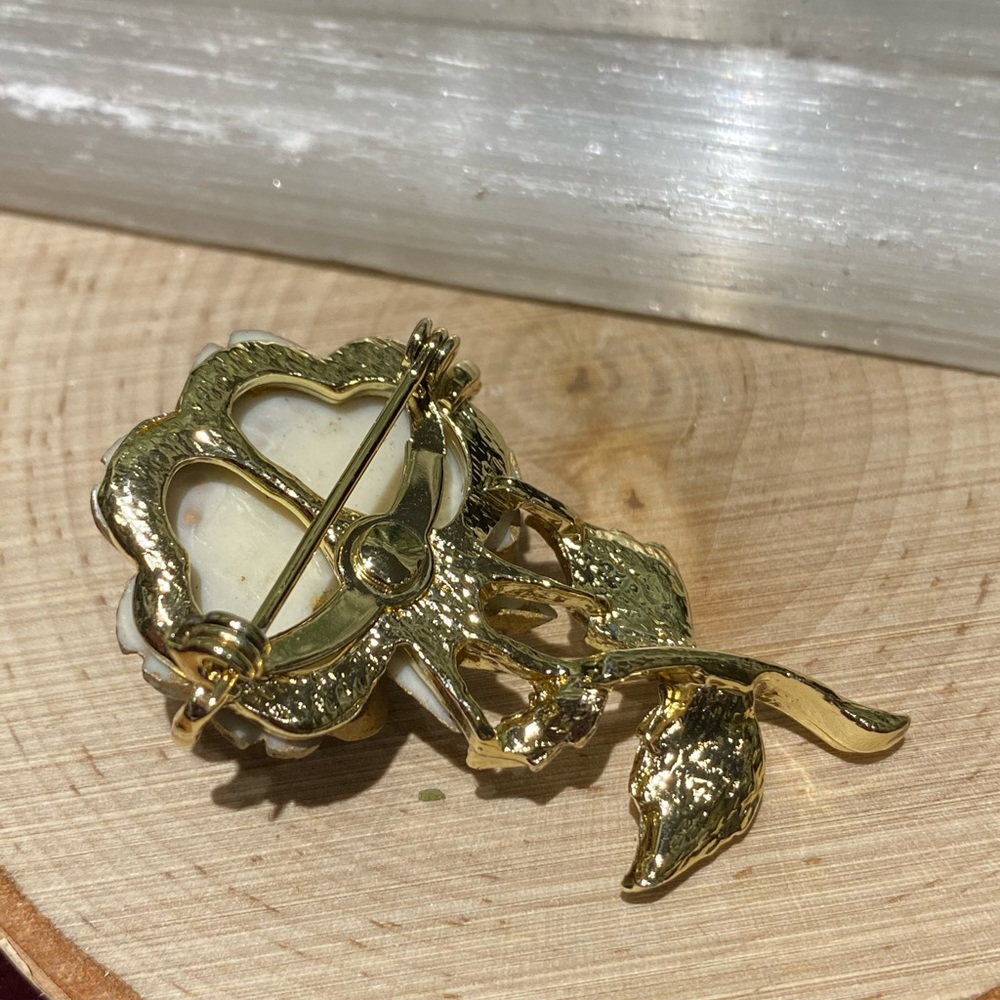 Vintage Golden Bronze Flower Brooch ✨🌼 - Picture 4 of 7